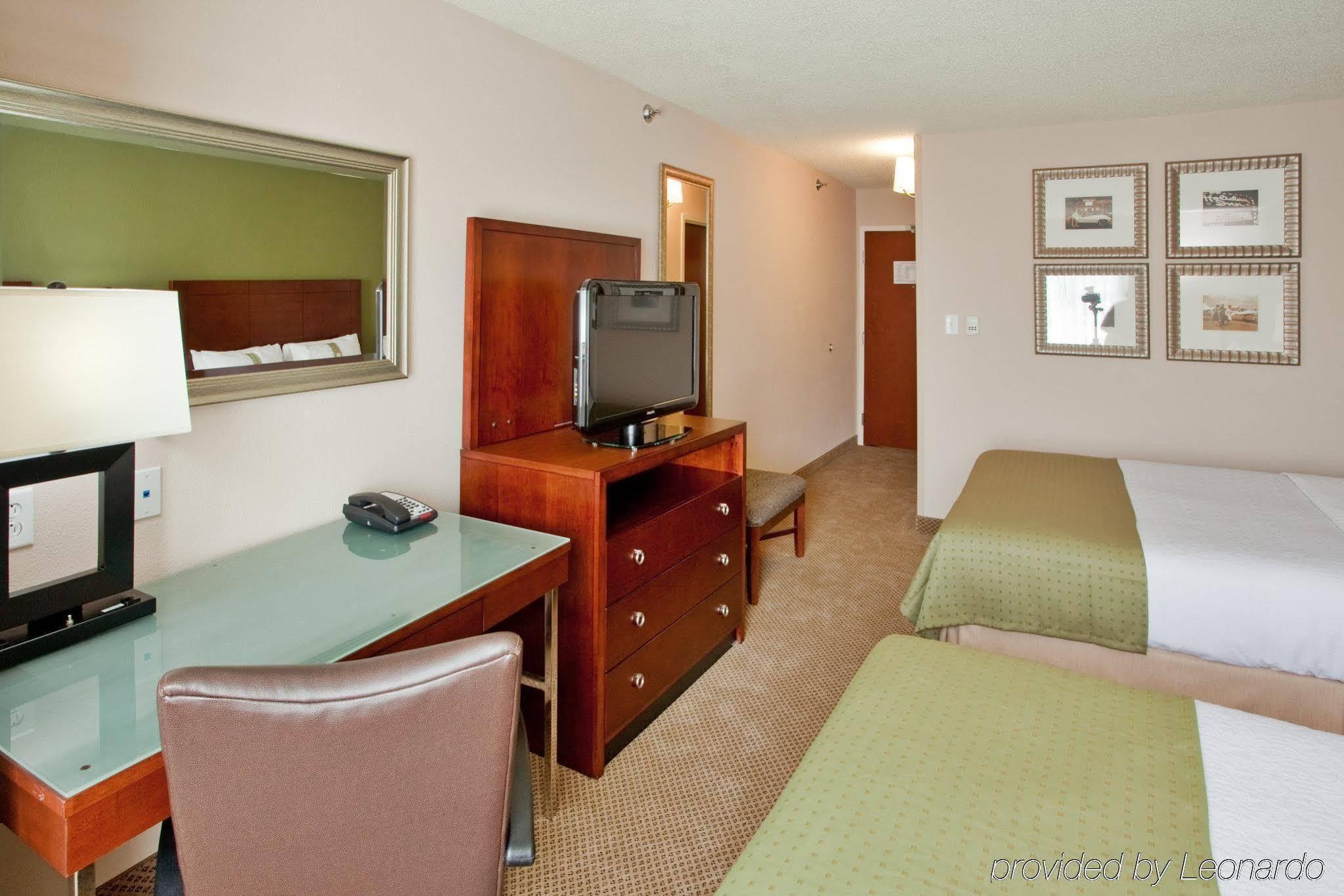 Отель Best Western Premier Richmond City Gateway Экстерьер фото