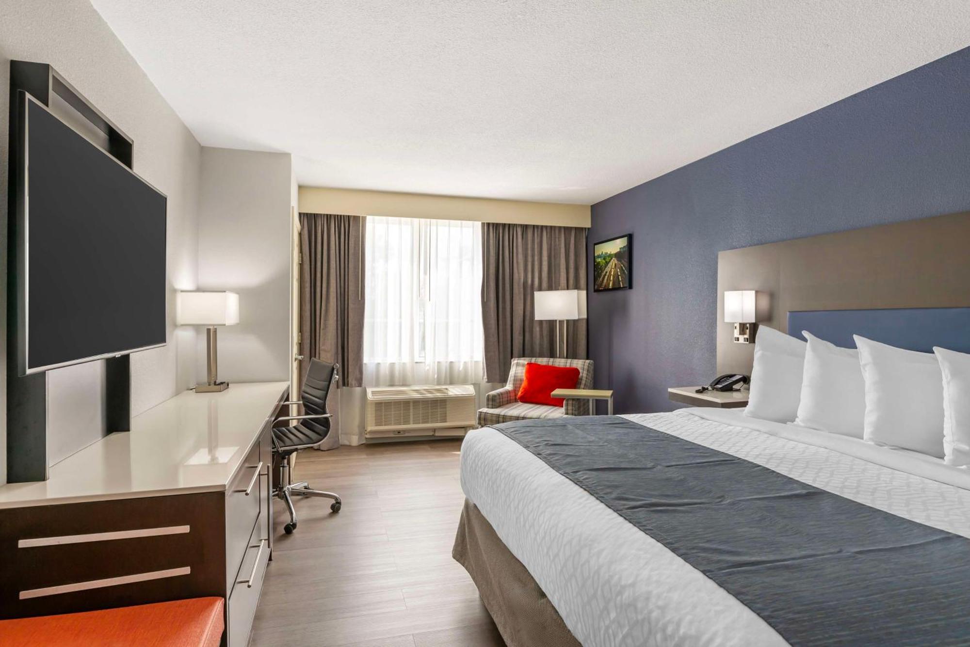 Отель Best Western Premier Richmond City Gateway Экстерьер фото